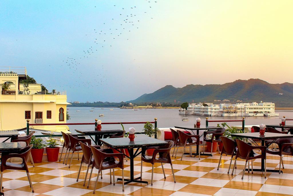 Hotel Devraj Niwas On Lake Pichola Udaipur Dış mekan fotoğraf